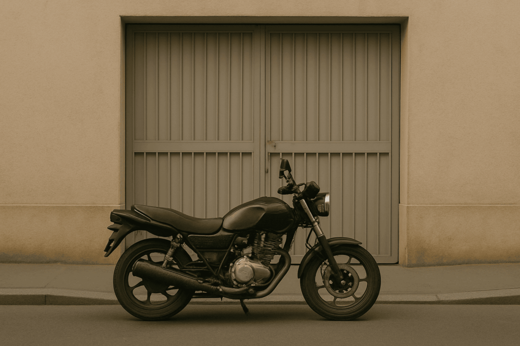 Moto mal garée à Cambrai